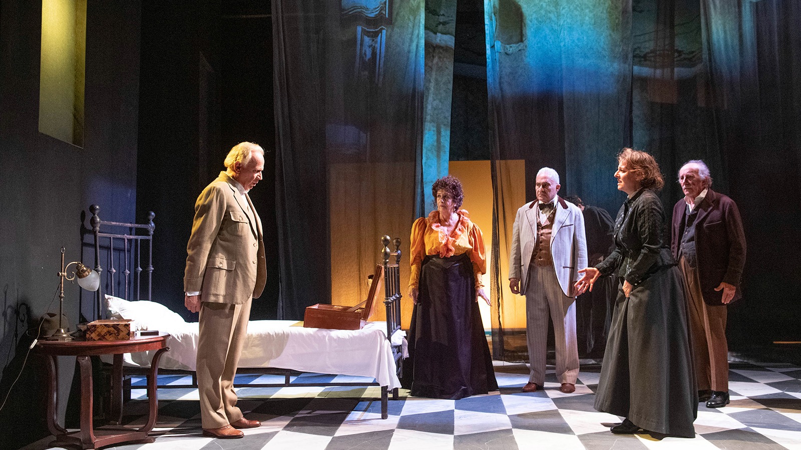 Scena dello spettacolo Il fu Mattia Pascal