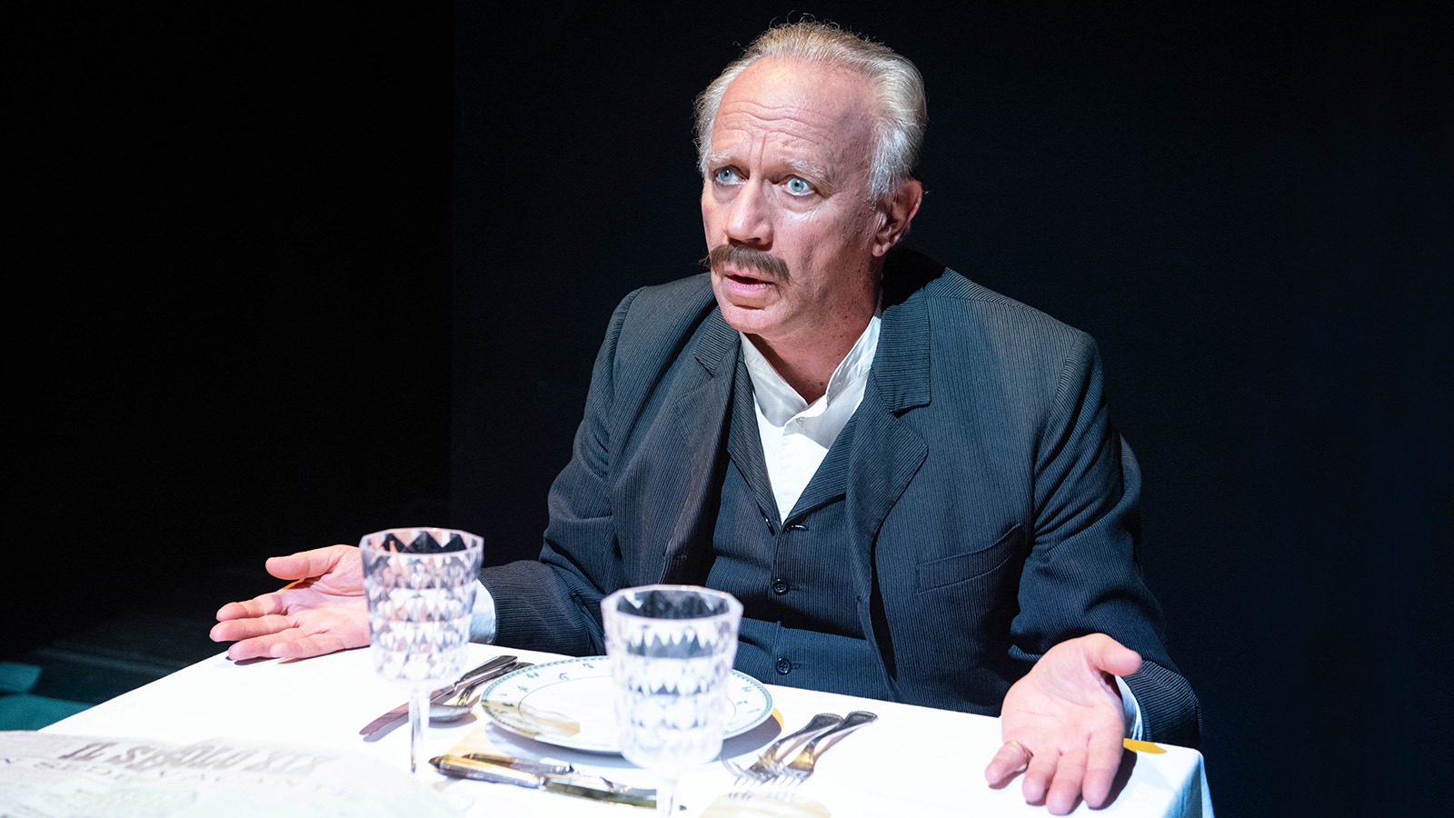 Scena dello spettacolo Il fu Mattia Pascal