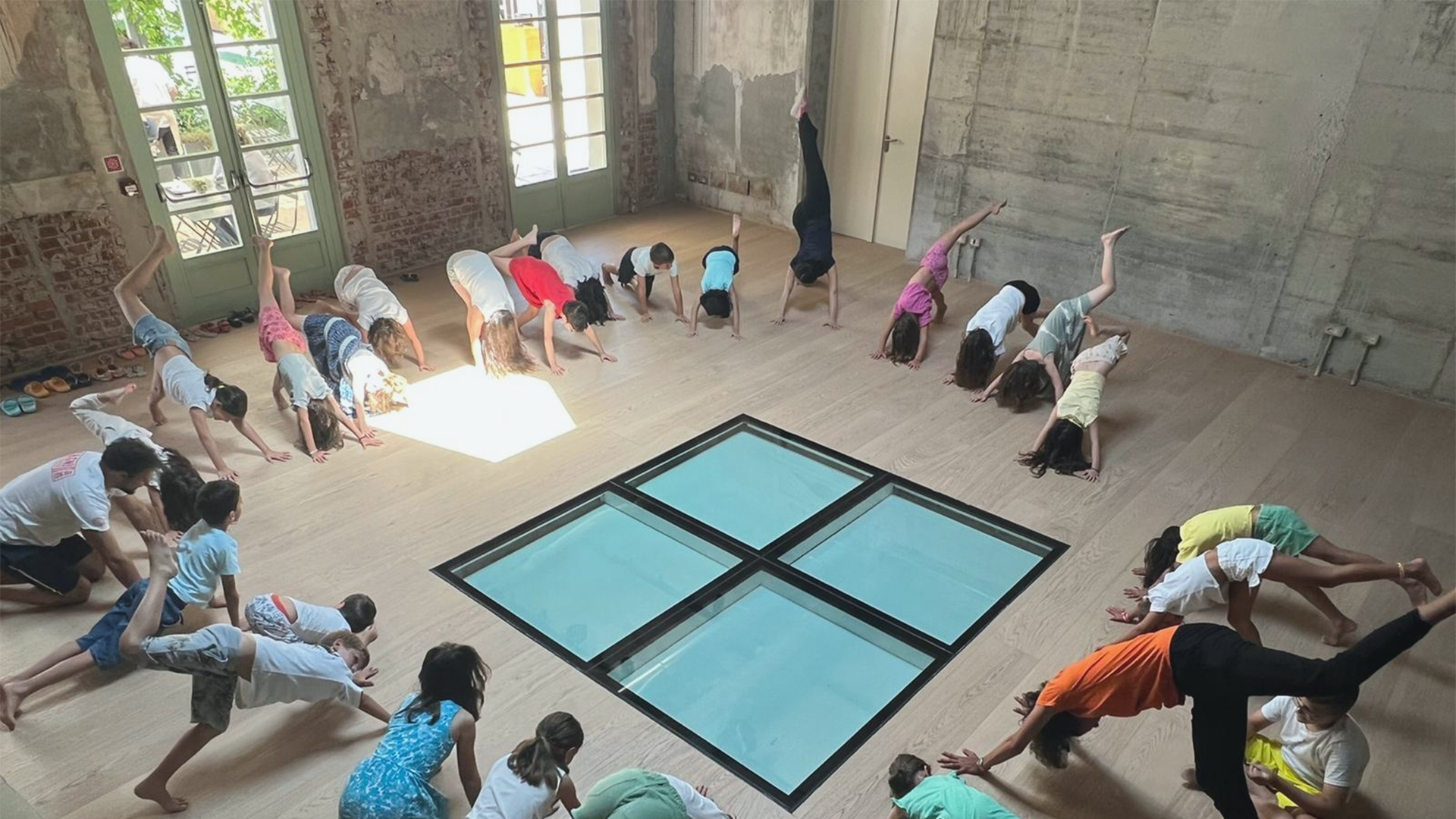 Immagine di corsi di teatro per bambini, ragazzi e adulti