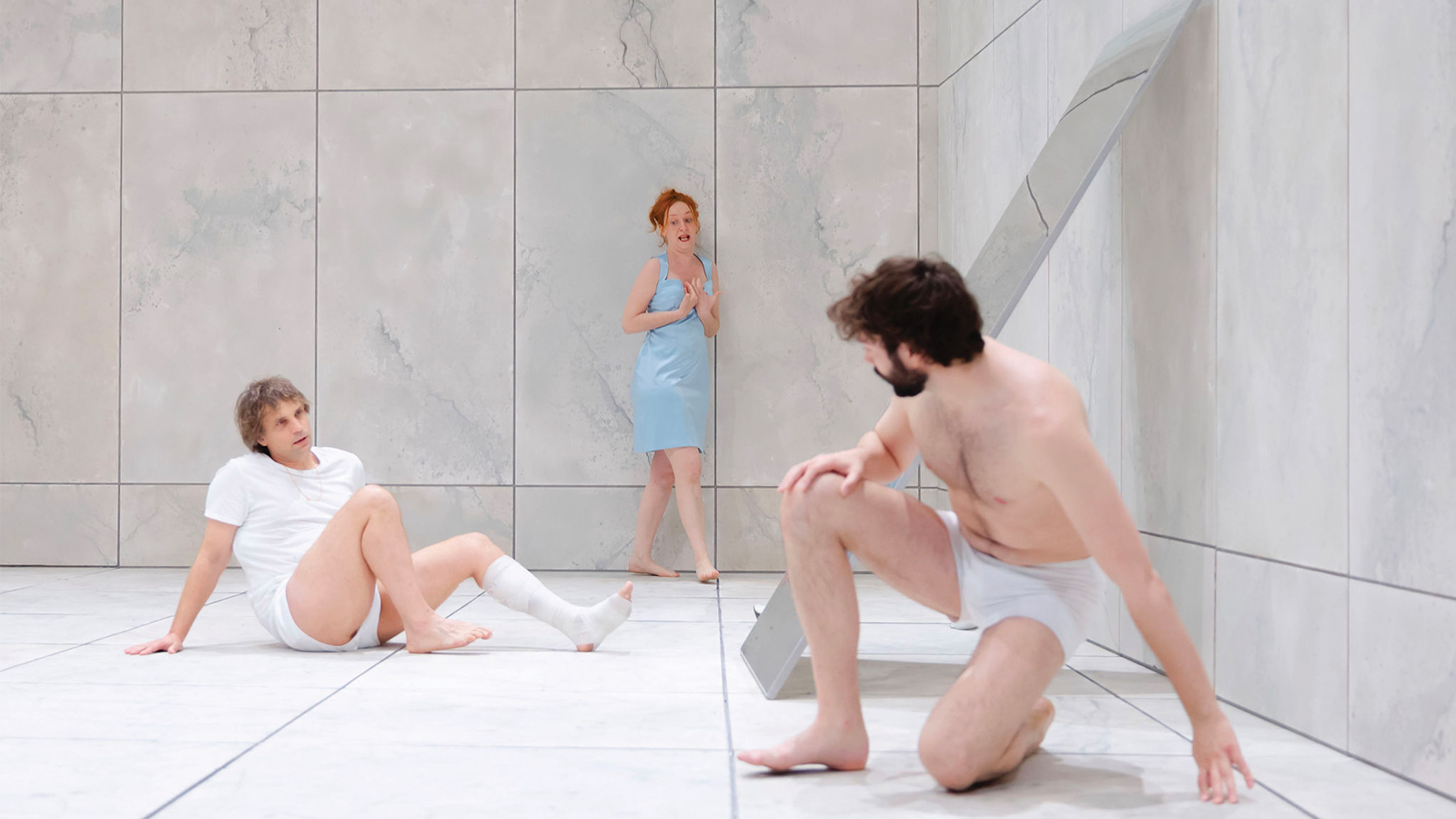 Scena dello spettacolo La gatta sul tetto che scotta