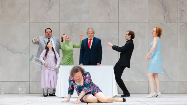 Scena dello spettacolo La gatta sul tetto che scotta