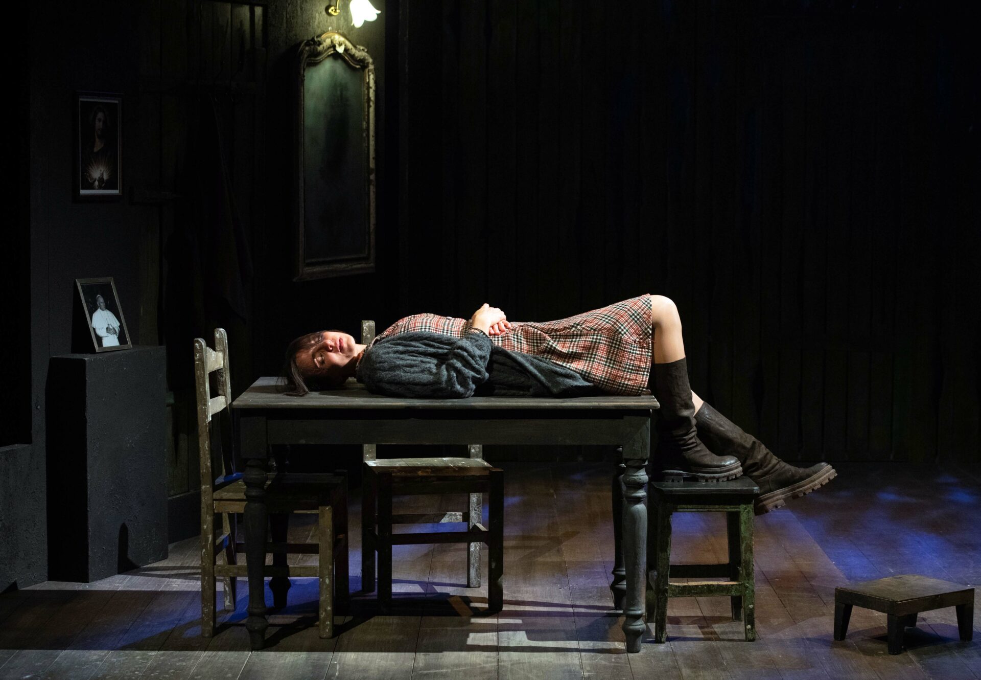 Scena dello spettacolo La Reginetta di Leenane