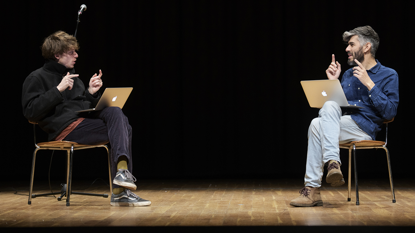 Scena dello spettacolo Solo quando lavoro sono felice