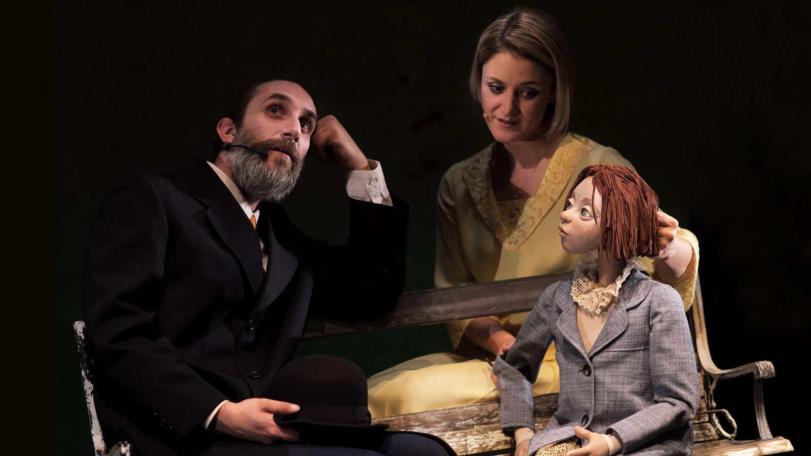 Scena dello spettacolo per bambini Kafka e la bambola viaggiatrice