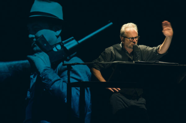 Massimo Popolizio in una scena dello spettacolo Furore
