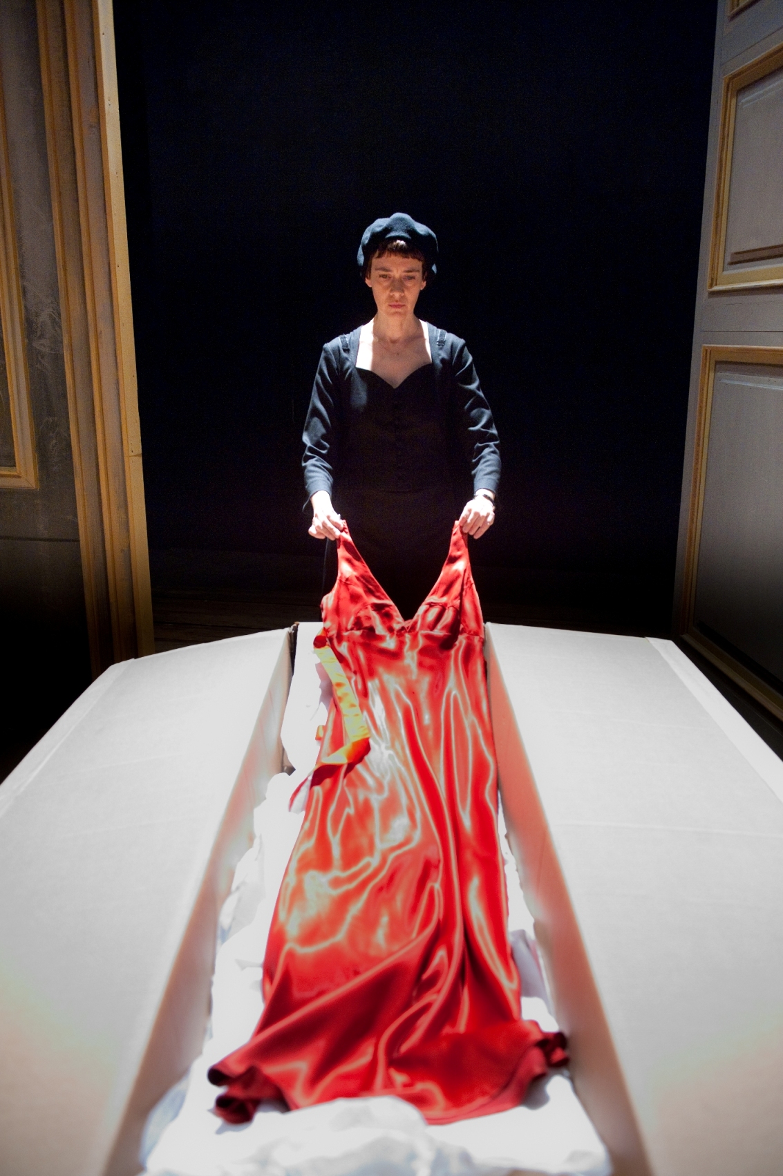 Archival stage photograph from Teatro Franco Parenti’s production of Esequie solenni.